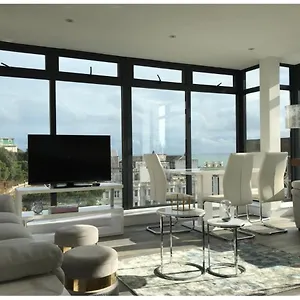Penthouse- Cosy With Sea View Bournemouth