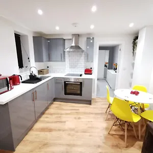 4 Sleeps And Travel Cot- Close To And Restaurants Bournemouth